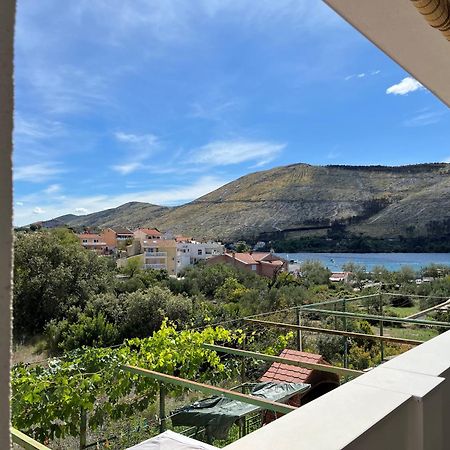 Apartmani Mlinar - Two Bedroom Apartment With Seaview Гребащиця Екстер'єр фото