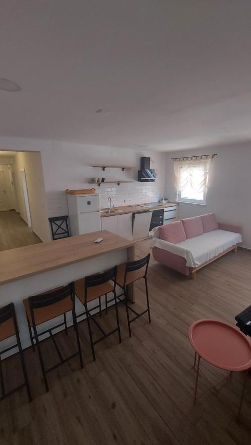 Apartmani Mlinar - Two Bedroom Apartment With Seaview Гребащиця Екстер'єр фото