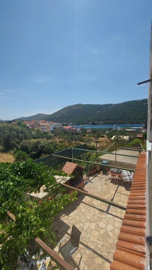 Apartmani Mlinar - Two Bedroom Apartment With Seaview Гребащиця Екстер'єр фото