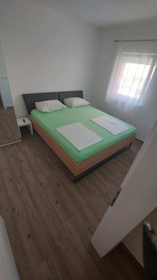 Apartmani Mlinar - Two Bedroom Apartment With Seaview Гребащиця Екстер'єр фото