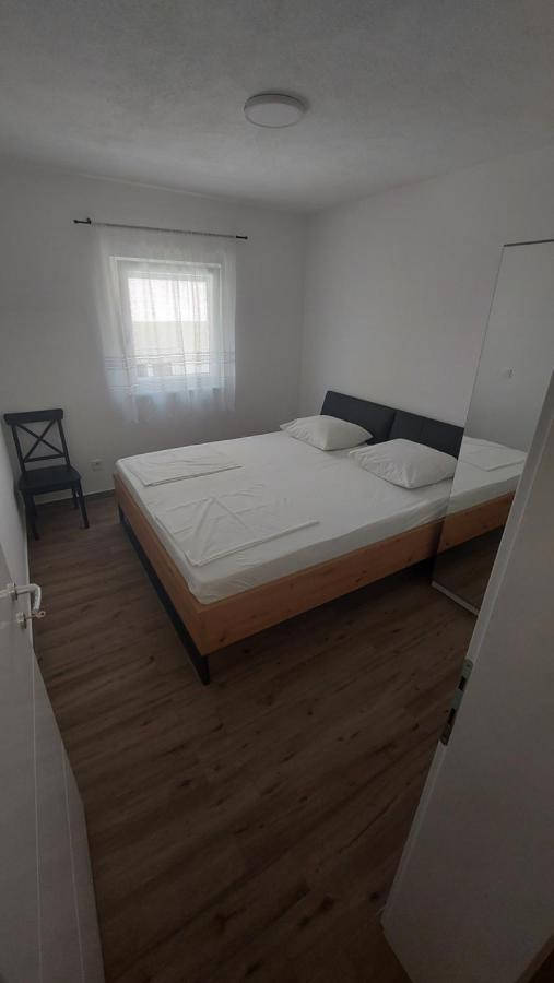 Apartmani Mlinar - Two Bedroom Apartment With Seaview Гребащиця Екстер'єр фото