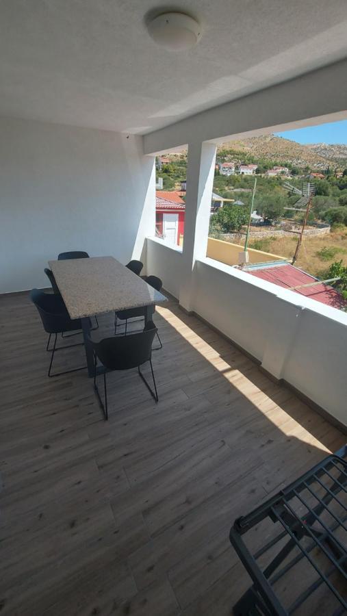 Apartmani Mlinar - Two Bedroom Apartment With Seaview Гребащиця Екстер'єр фото