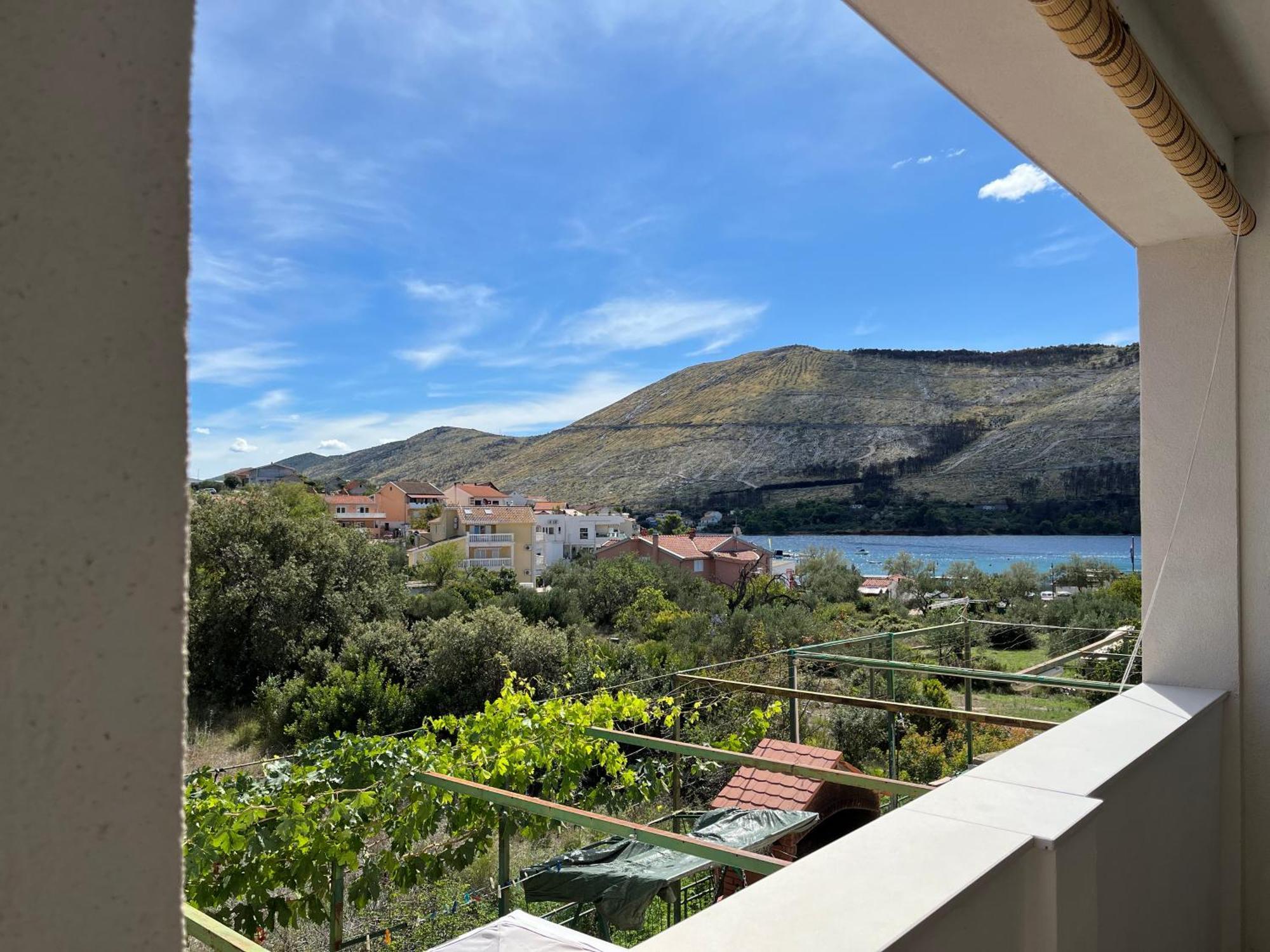 Apartmani Mlinar - Two Bedroom Apartment With Seaview Гребащиця Екстер'єр фото