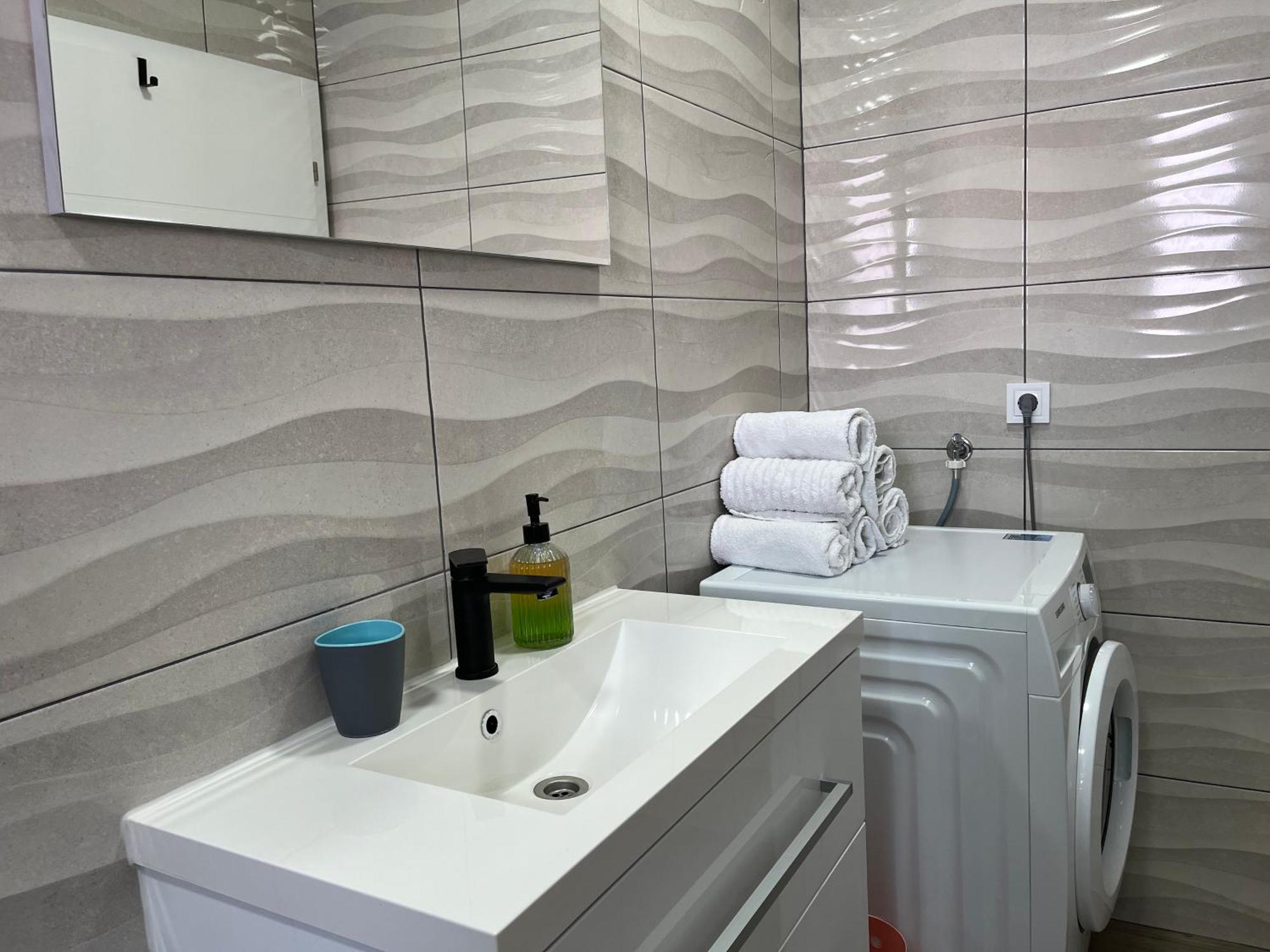 Apartmani Mlinar - Two Bedroom Apartment With Seaview Гребащиця Екстер'єр фото