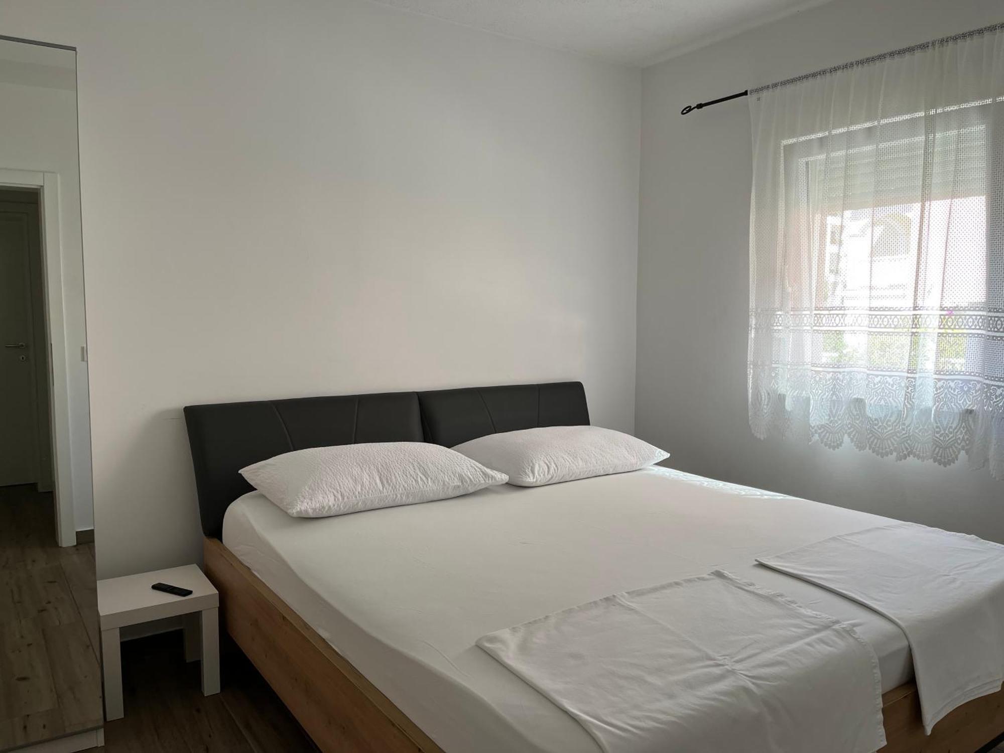 Apartmani Mlinar - Two Bedroom Apartment With Seaview Гребащиця Екстер'єр фото